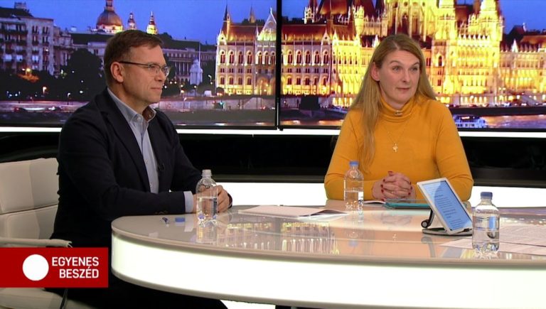 Baranyi Krisztina és Fürjes Balázs az ATV Egyenes beszéd című műsorában 2022.11.08-án