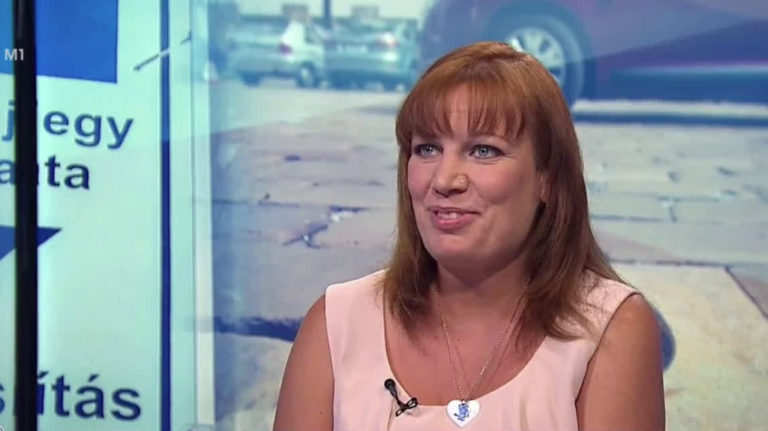 Füssy Angéla, a PestiSrácok egyik munkatársa az M1 állami hírcsatorna vendégeként