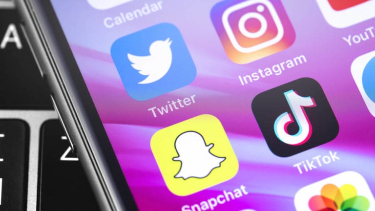Különböző közösségi médiás alkalmazások.