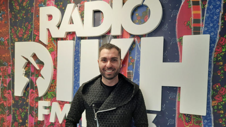 Maka Gyula, a Rádió Dikh Anekdota című műsorának műsorvezetője.