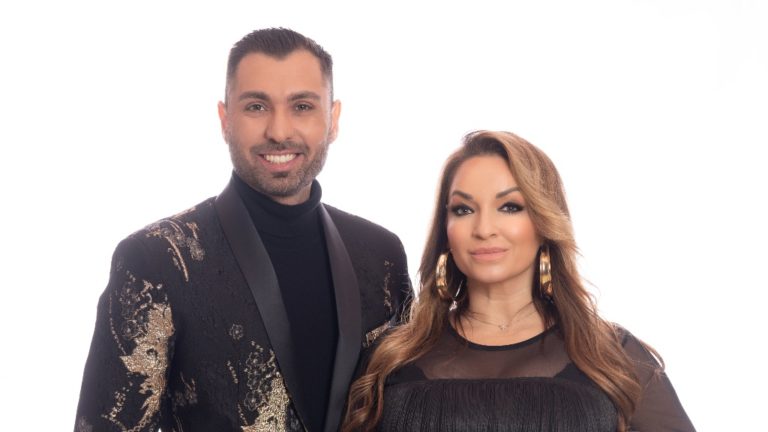 Völgyi Zsuzsi és Maka Gyuszi, a Rádió Dikh reggeli showja, a „Süss fel, nap!” műsorvezetői.