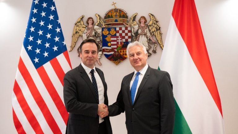 David Pressman, az Egyesült Államok nagykövetének 2022. november 7-i találkozója Semjén Zsolt magyar miniszterelnök-helyettessel. Forrás: a nagykövetség közösségi oldala.