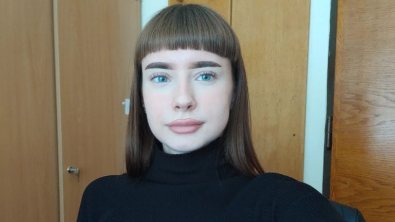 Tóth Bettina influenszer. Forrás: a közszereplő közösségi oldala.