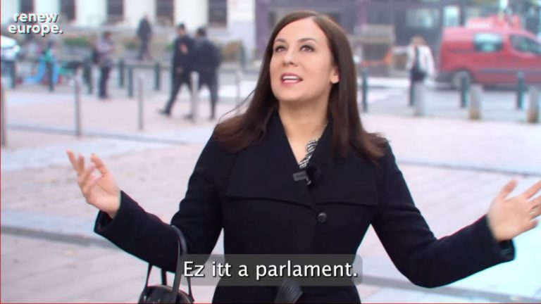 Cseh Katalin a Cseh-jelentés című Youtube-műsor beharangozójában.