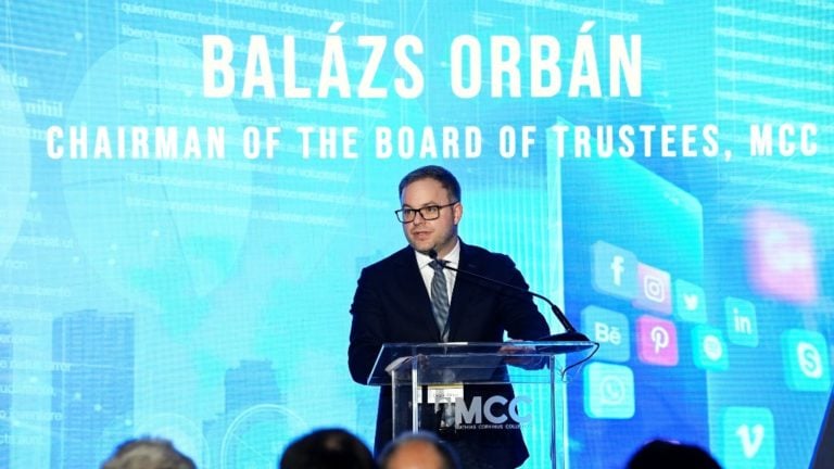 Budapest, 2023. január 25. Orbán Balázs, az MCC kuratóriumi elnöke, a miniszterelnök politikai igazgatója beszédet mond a Mathias Corvinus Collegium (MCC) második nemzetközi médiakonferenciáján 2023. január 25-én. A Konferencia a publikálás jövőjéről című kétnapos tanácskozáson három kontinens tizenhárom országából érkező negyven előadó osztja meg gondolatait kilenc panelbeszélgetés keretében a médiapiac helyzetéről.