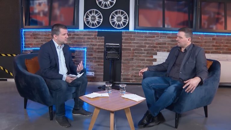 Szalay Dániel, a Media1 és Huth Gergely, a PestiSrácok főszerkesztője a PsTV „Politikai pankráció” című műsorában.