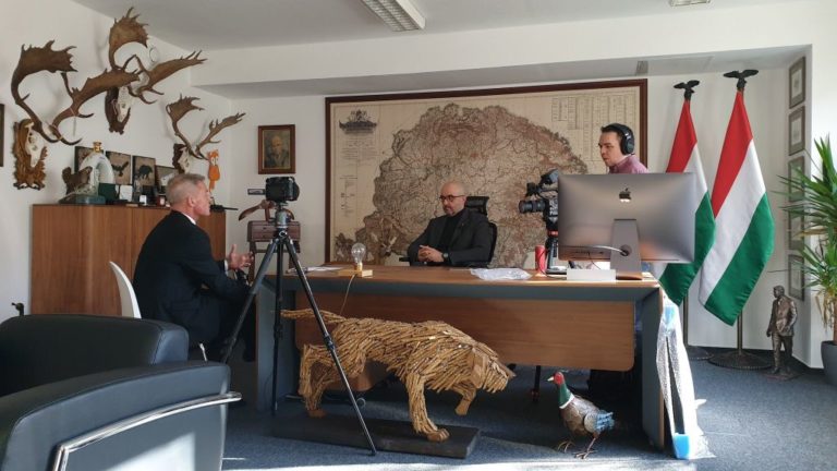 A The New Culture Forum interjút készít Kovács Zoltán nemzetközi kommunikációért és kapcsolatokért felelős államtitkárral: „Kiváló beszélgetést folytattunk Kovács Zoltánnal, a magyar kormány szóvivőjével a családok támogatására és a bevándorlás ellenőrzésére irányuló magyar politikáról.”