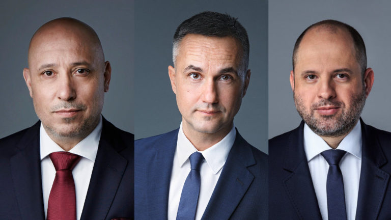 A Vodafone Magyarország új, 4iG-től érkezett menedzsmentje: Blénessy László (b.) vezérigazgató, Tábori Tamás (k.) általános vezérigazgató-helyettes, Thurzó Csaba (j.) pénzügyi vezérigazgató-helyettes.