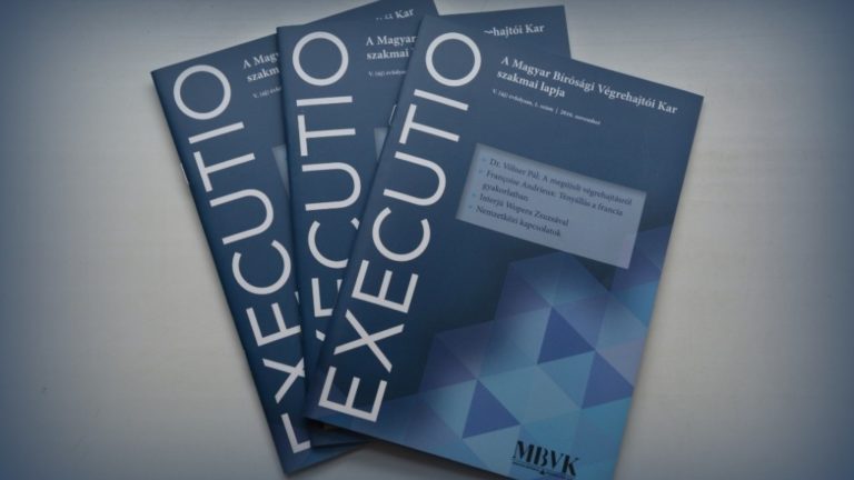 Az Executio, a Magyar Bírósági Végrehajtói Kar szakmai lapjának néhány példánya.