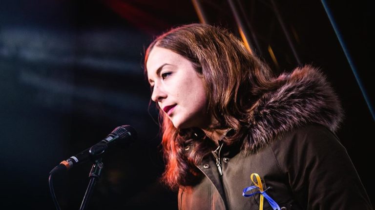 Cseh Katalin beszédet mond fotó: Cseh Katalin / Facebook