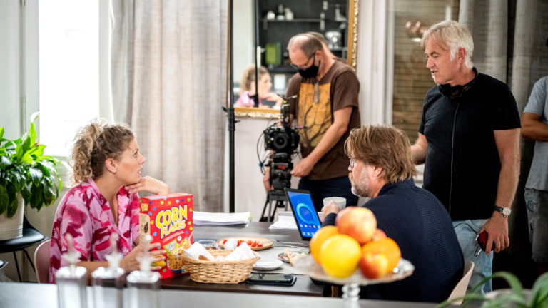 Oroszlán Szonja (Brigi), Szabó Győző (Brúnó) és Herendi Gábor rendező a Brigi és Brúnó forgatásán