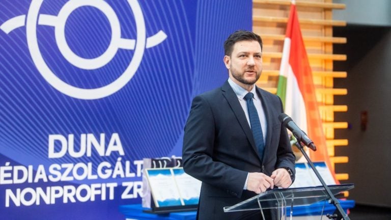 Budapest, 2023. március 10. Papp Dániel, az MTVA vezérigazgatója beszédet mond a Médiaszolgáltatás-támogató és Vagyonkezelő Alap (MTVA) óbudai székházában tartott díjátadó ünnepségen, amelyen kiemelkedő munkatársait díjazta a közmédia 2023. március 10-én.