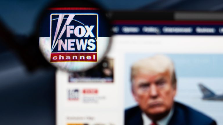A Fox News és Donald Trump.