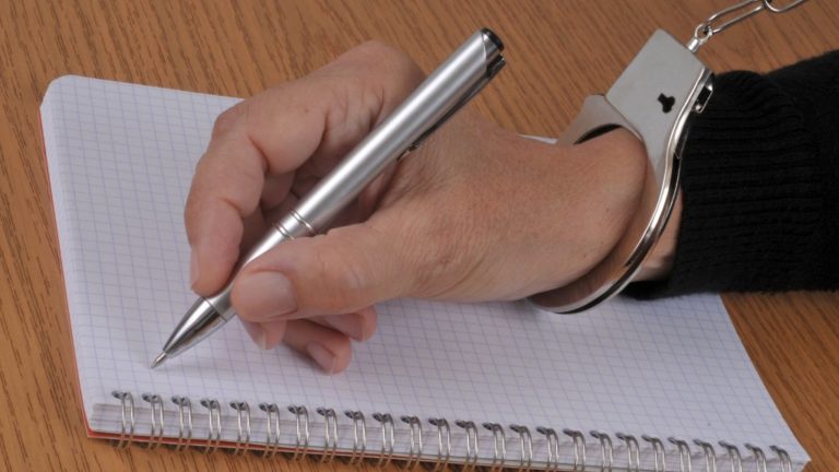 Az újságírás kriminalizálása, sajtószabadság.