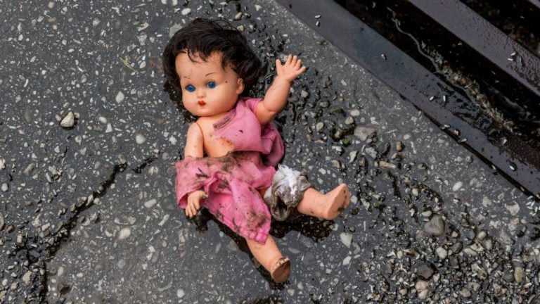 Gyermekbántalmazás, pedofilia.