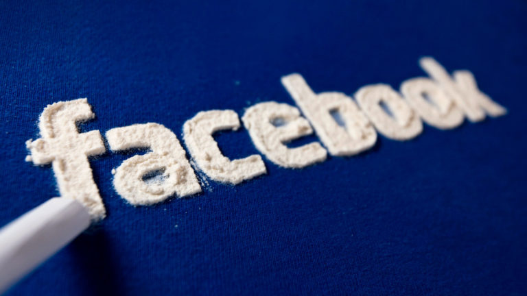 Facebook függősége