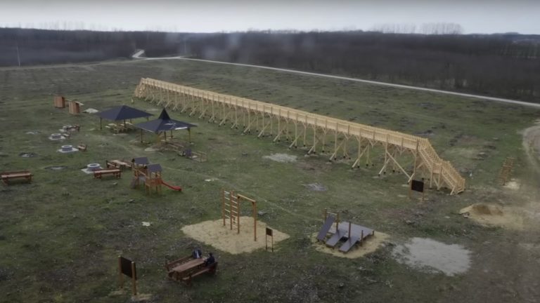 A hírhedt nyírmártonfalvai lombkorona-ösvény.