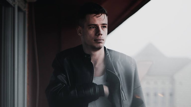 Vági Márton újságíró.