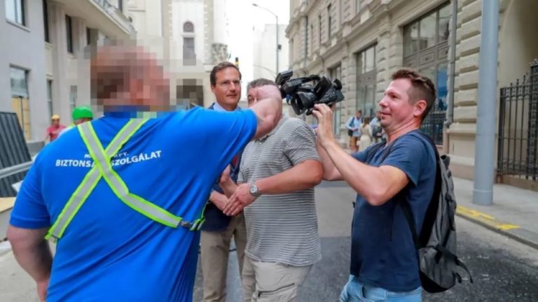 Megrongálta az N1TV kameráját egy biztonsági őr.