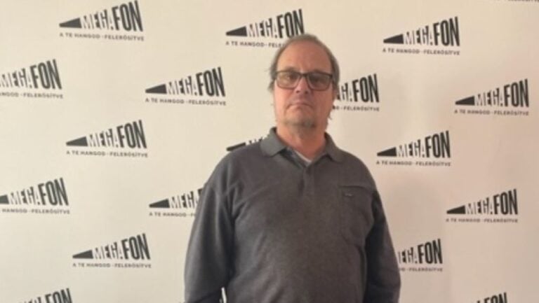 A megafonos Öreg Rocker