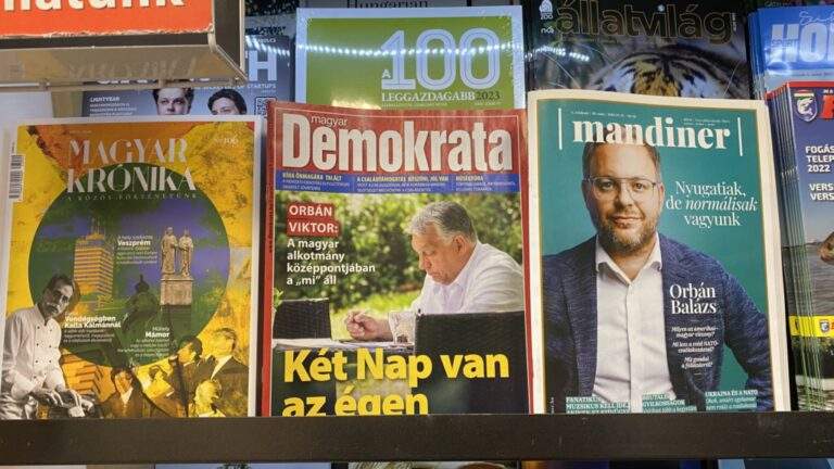 Magyar Krónika, Magyar Demokrata és Mandiner egy újságosnál