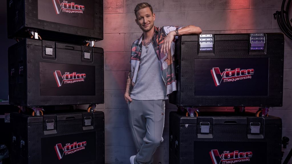 Istenes Bence, a The Voice Magyarország műsorvezetője