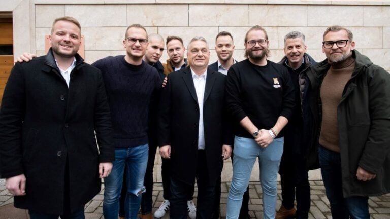 A Megafon Központ véleményvezérei és Orbán Viktor 2022. május 31-én