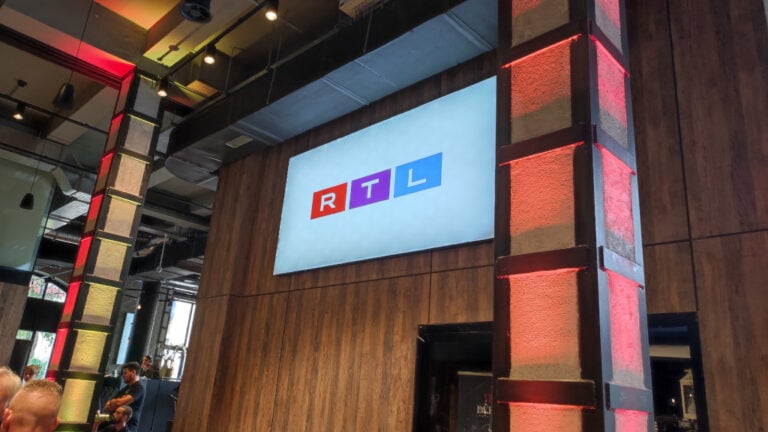 Kezdődik az RTL Magyarország sajtótájékoztatója a budapesti Winehouse rendezvényházban