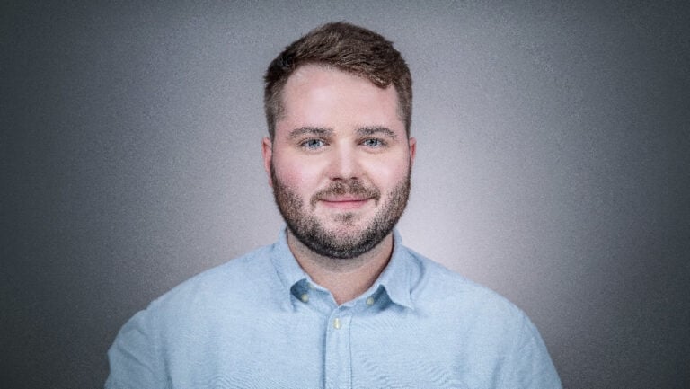 Szalai Szabolcs, a Fidesz-közeli Transzparens Újságírásért Alapítvány volt stratégiai igazgatója, az Index régi-új munkatársa