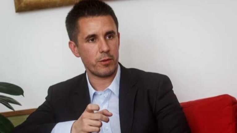 Czeglédy Csaba, ügyvéd, DK-s politikus