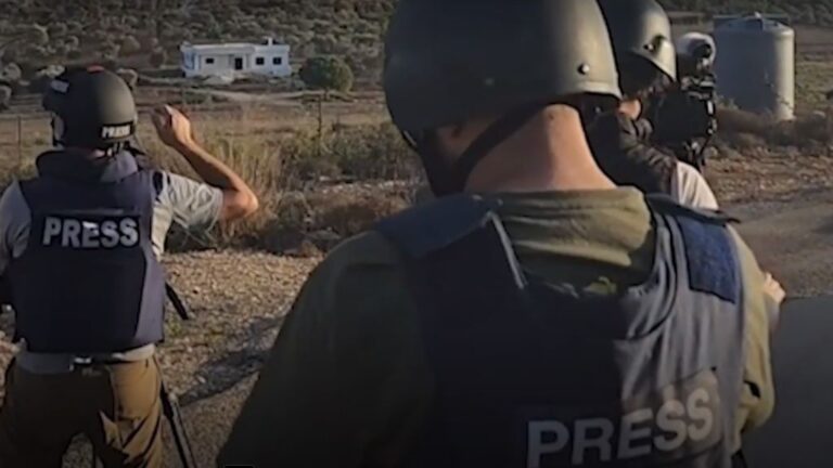 Újságírók a libanoni-izraeli határon.