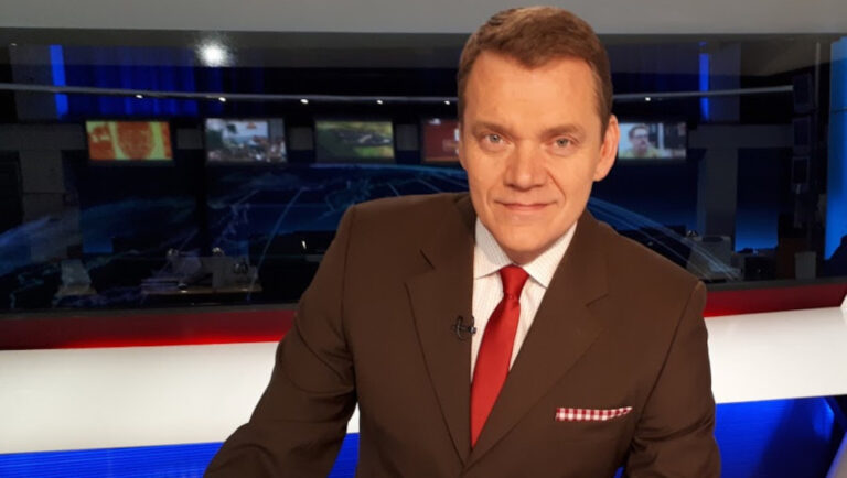 Tóth Géza, az ATV Híradó műsorvezetője