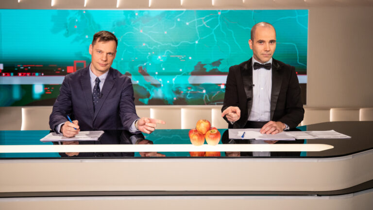 Litkai Gergely és Kovács András Péter az RTL Híradó műsorvezetőiként 2023.12.31-én