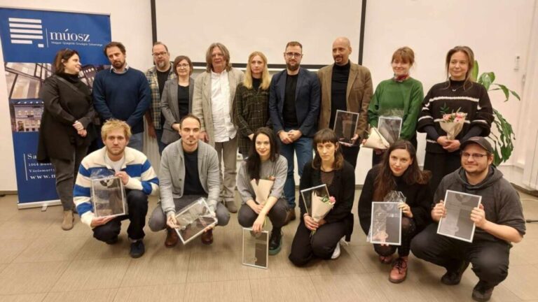 Csoportkép a Filmkritikusi díjátadóról