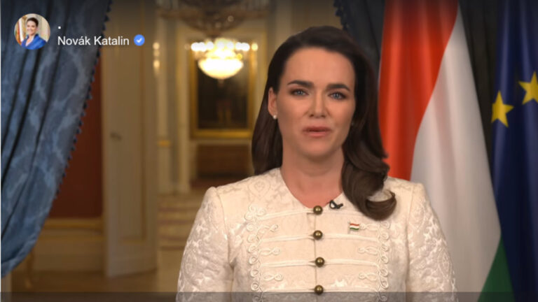 Novák Katalin köztársasági elnök lemondásakor a búcsúbeszédét olvassa 2024.02.10-én a Sándor-palotában