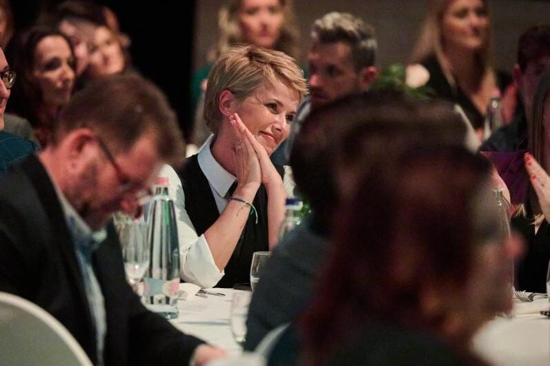 D. Tóth Kriszta (DTK) a Televíziós Újságírók Díja gálán 2024 márciusában