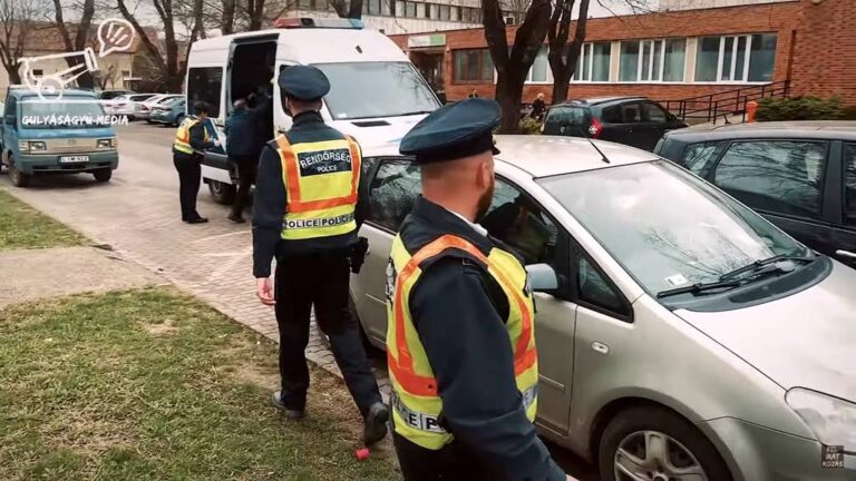 Helyszínelnek a rendőrök K. Endre és a Gulyáságyú Média koccanása után