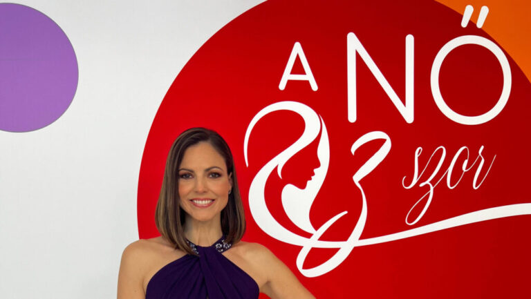 Köböl Anita, az ATV A nő háromszor (A nő 3szor) című műsorának műsorvezetője