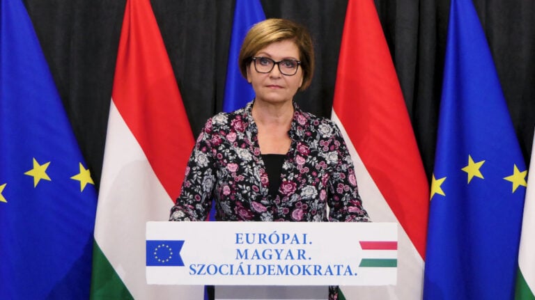 Kálmán Olga, a DK frakciószóvivóje az ellenzéki párt és az MTVA közötti pereskedés legújabb fejleményéről beszél 2024.04.11-én online sajtótájékoztatón. A Kúria a DK javára ítélt.