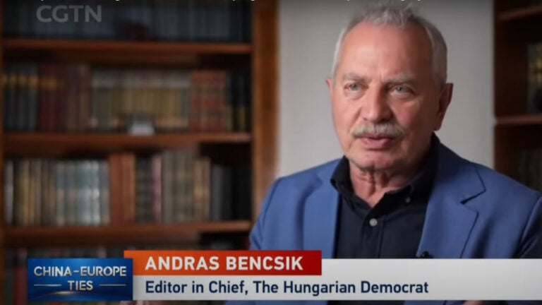 Bencsik András kormánypárti főszerkesztő a Kínai Kommunista Párt propagandatévéjében
