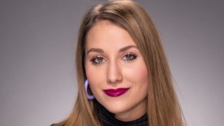 Holló Bettina, az Index újságírója