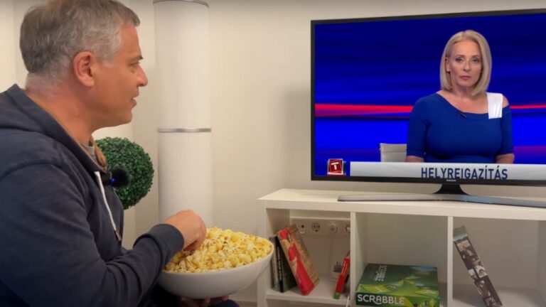 Juhász Péter a TV2 helyreigazításait nézi önmagáról