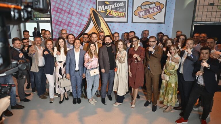 Megafonosok csoportképen