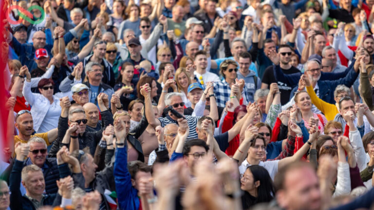 Magyar Péter és a Tisza Párt demonstrációja Veszprémben