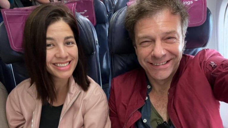 Ördög Nóra és Till Attila egy fapados járaton Kölnbe utazik 2024 júniusában, valószínűleg az 1% Club felvételére