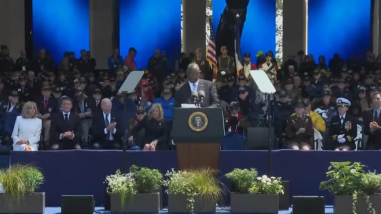 Joe Biden „láthatatlan széken” ül