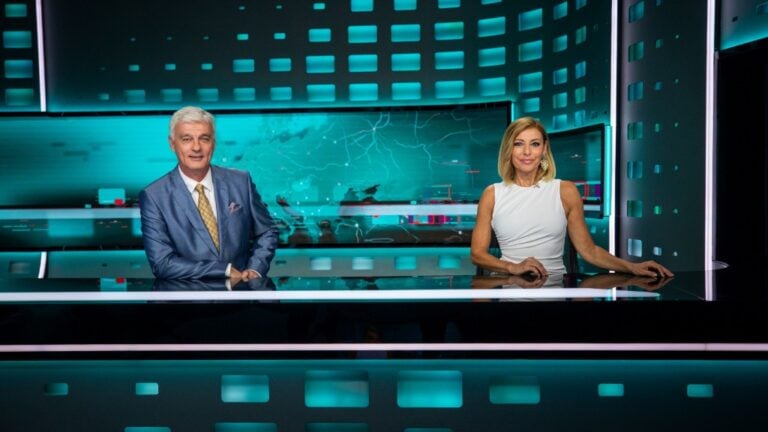 Szellő István és Erős Antónia első bejelentkezése az RTL Híradó új stúdiójából