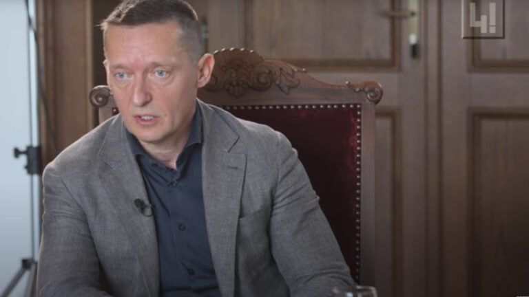 Rogán Antal, a Miniszterelnöki Kabinetirodát irányító miniszter interjút ad a 444.hu portálnak 2024.06.13-án