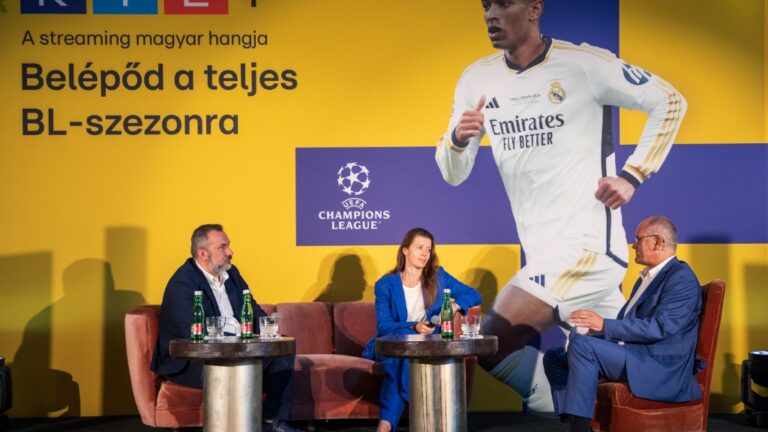 Szabó Balázs, Vidus Gabriella és Gundel Takács Gábor az RTL Magyarország pódiumbeszélgetésén