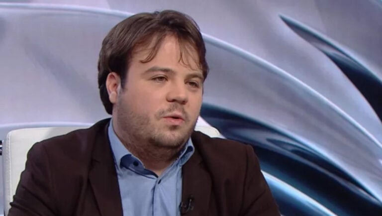 Nagy Károly, a Transzparens Újságírásért Alapítvány vezetője a HírTV vendégeként egy 2023-as műsorban